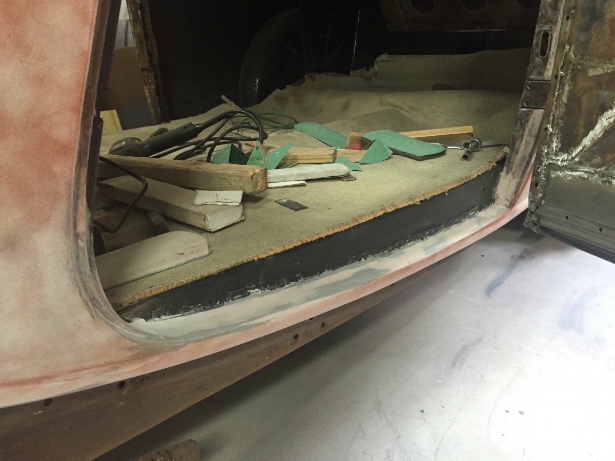 Drivers lower body side.JPG