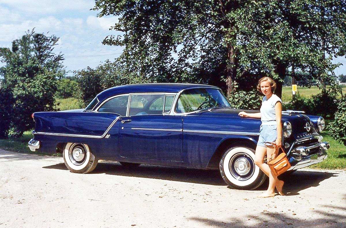 Early-1950s-Oldsmobile-Hardtop.jpg