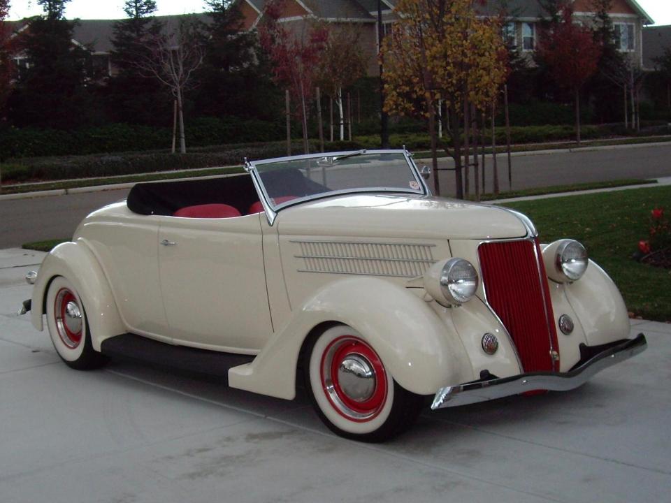 Ed's '36 Roadster in his driveway (Nov 2010).jpg