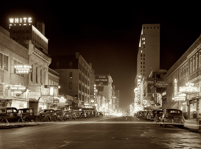 Elm Street at night in Dallas in 1942.jpg