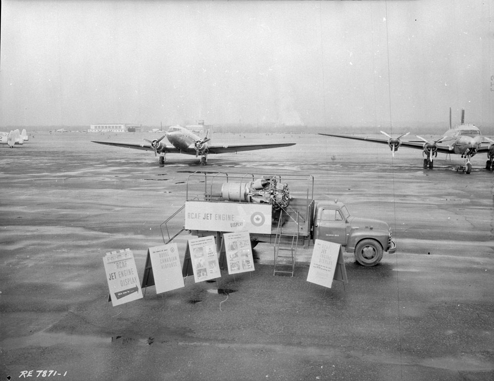 Engine-7 Jet engine display December 4, 1953.jpg