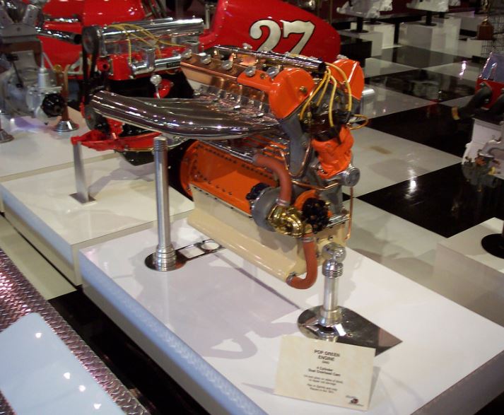 engine pop green twin ohc.JPG