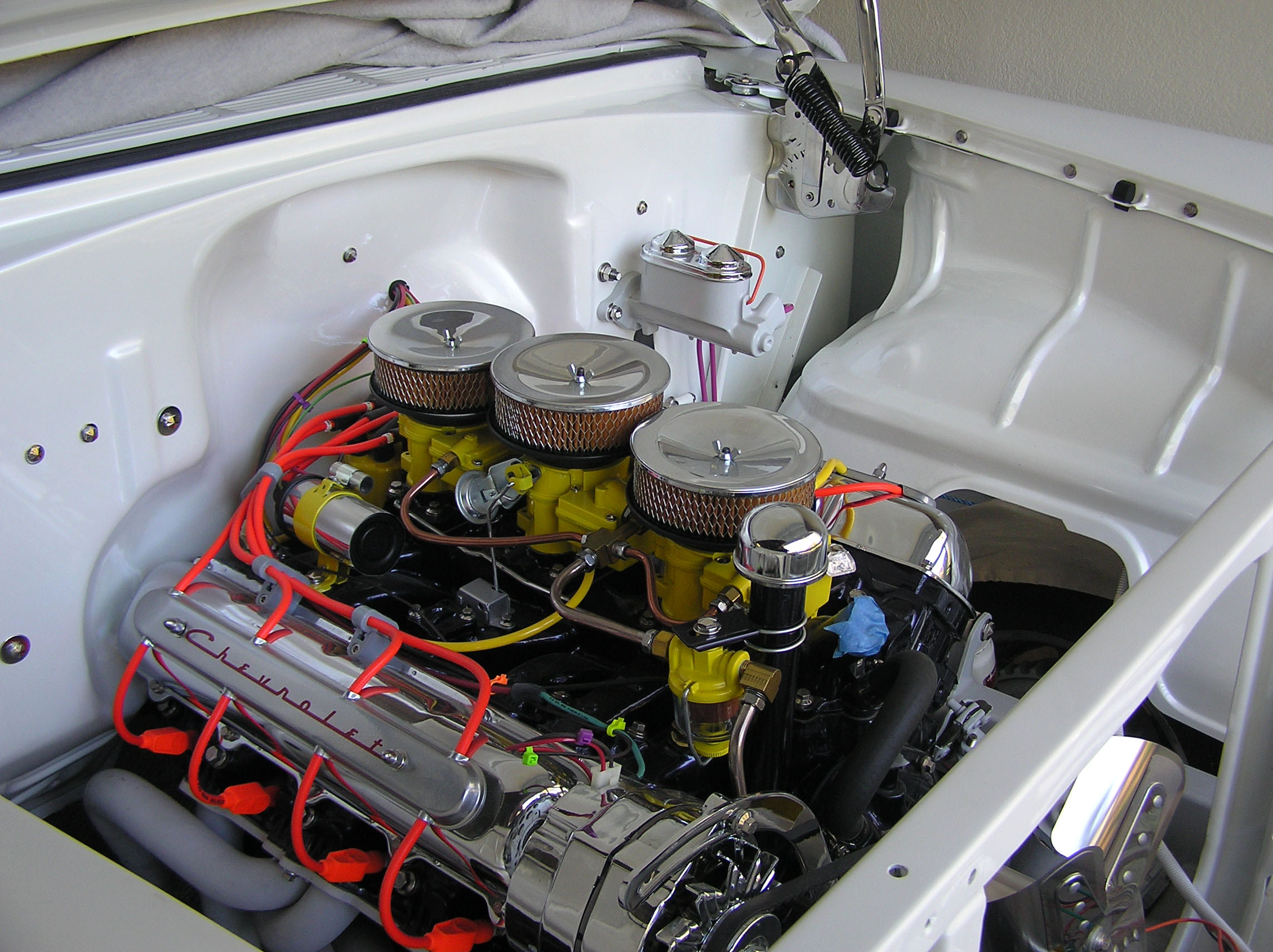 Engine with side panels installed.jpg