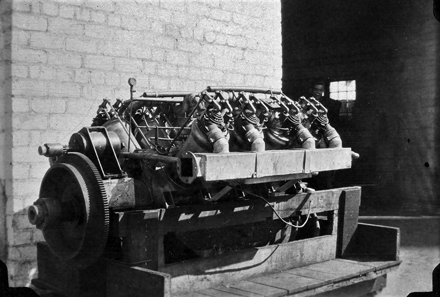 Engines at Millers V8 marine rr.jpg