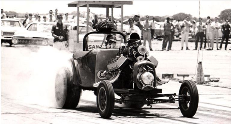 Ernie Lentz  blasting off the line..JPG