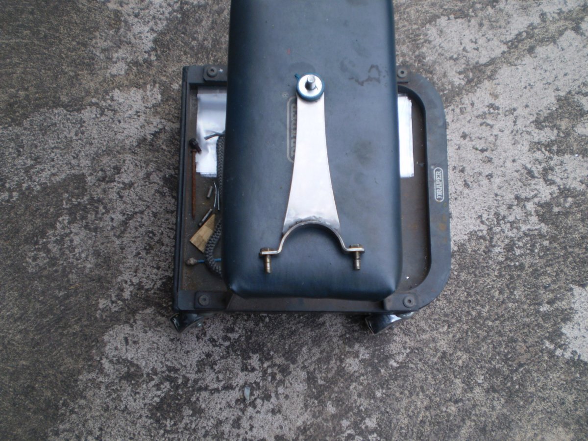exhaust brackets 002.JPG