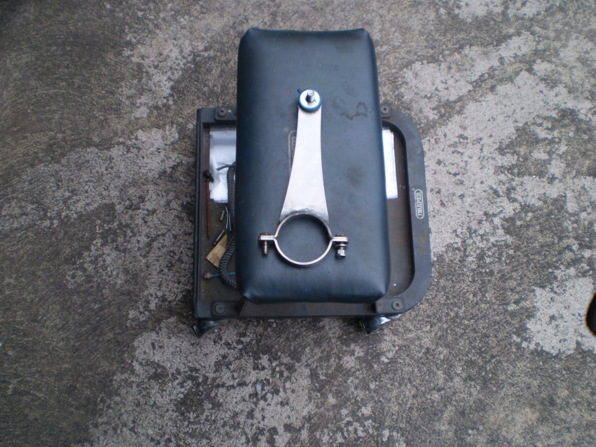 exhaust brackets 003.JPG