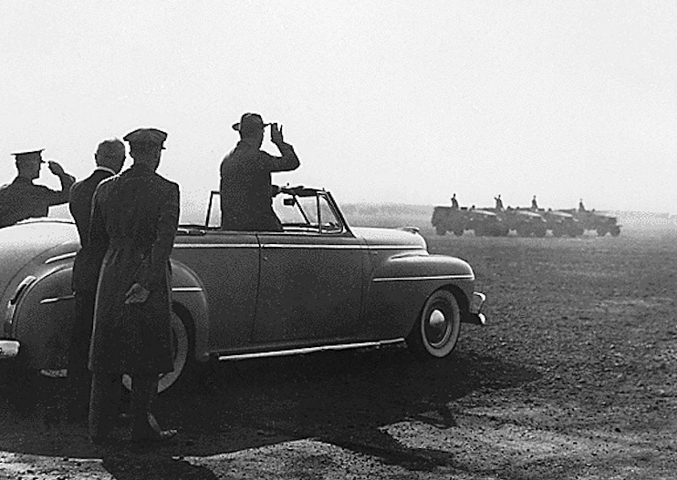 FDR at Fort Lewis, Washington,Sept 1942.PNG