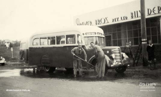 federal-bus-martin-and-king-19-passenger-body-washed-driver-brothers-early-1940s_536w.jpg