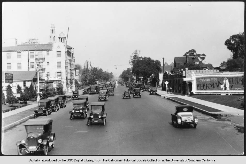 Figueroa_Street_at_28th_Street_looking_north_Los_Angeles_1924.jpg