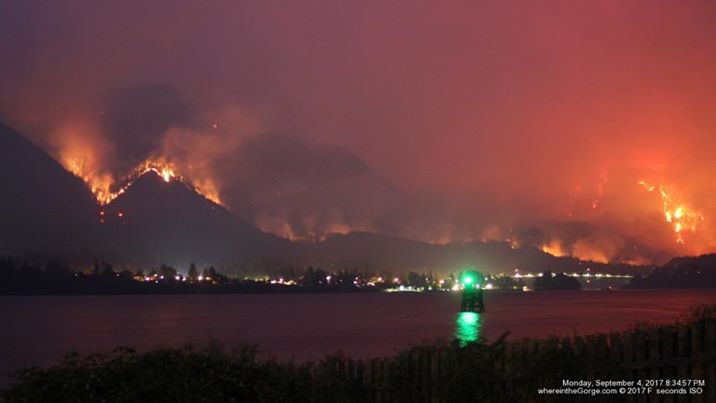 Fire above cascade locks.jpg
