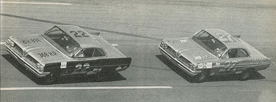 Fireball Roberts leads Junior Johnson at the 1961 Daytona 500.JPG