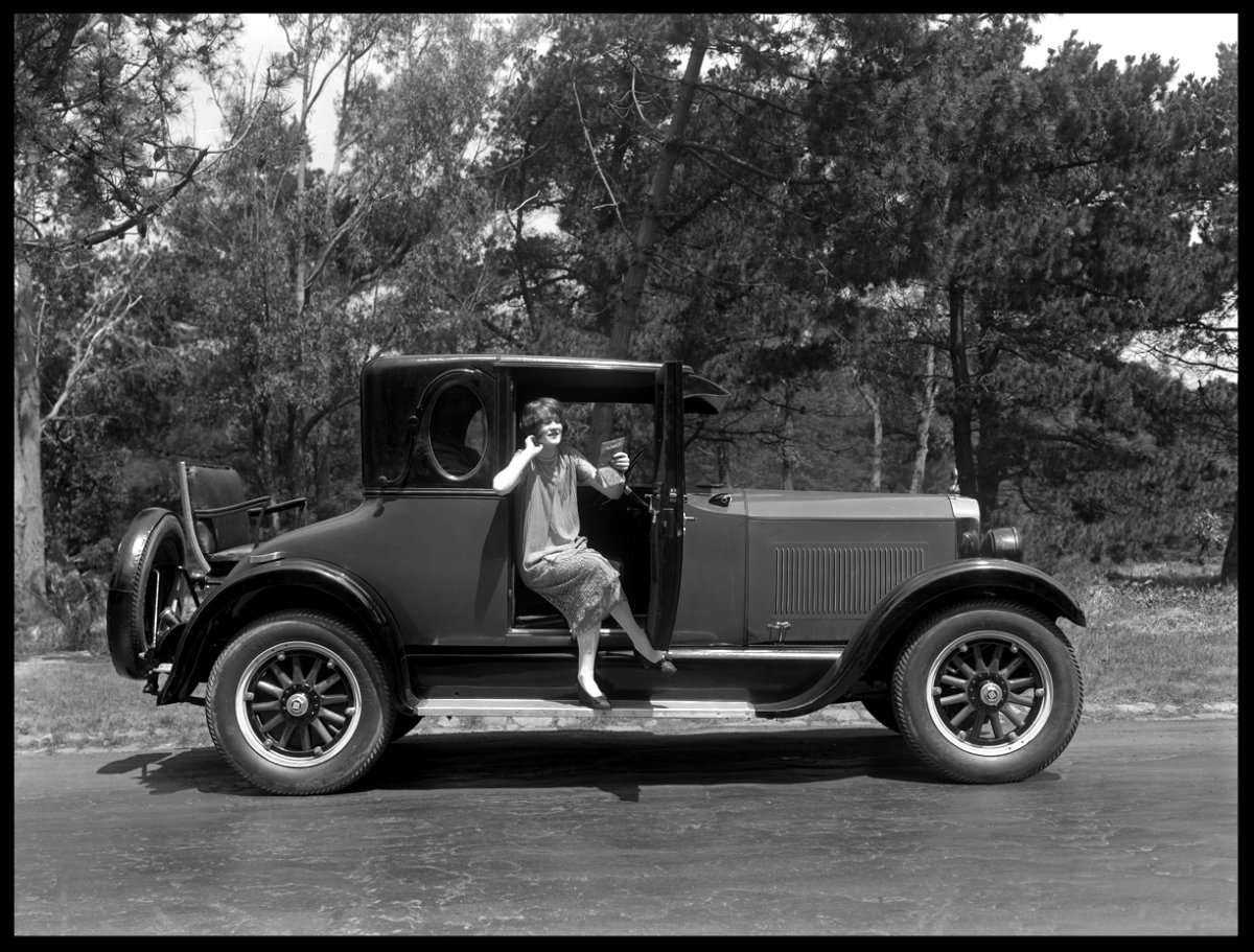 flapperincar1921Web.jpg