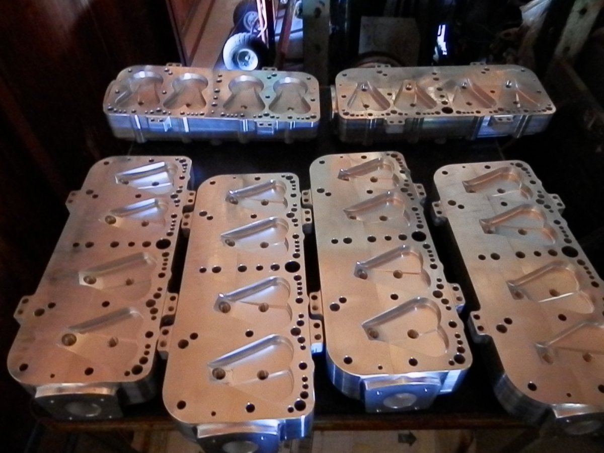 FLAT PISTON HEADS & REVERSE CHMBRS 002.JPG