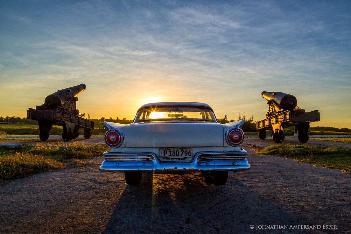 Ford-Fairlane-by-canons-of-Castillo-de-Tres-Reyes_1250px.jpg