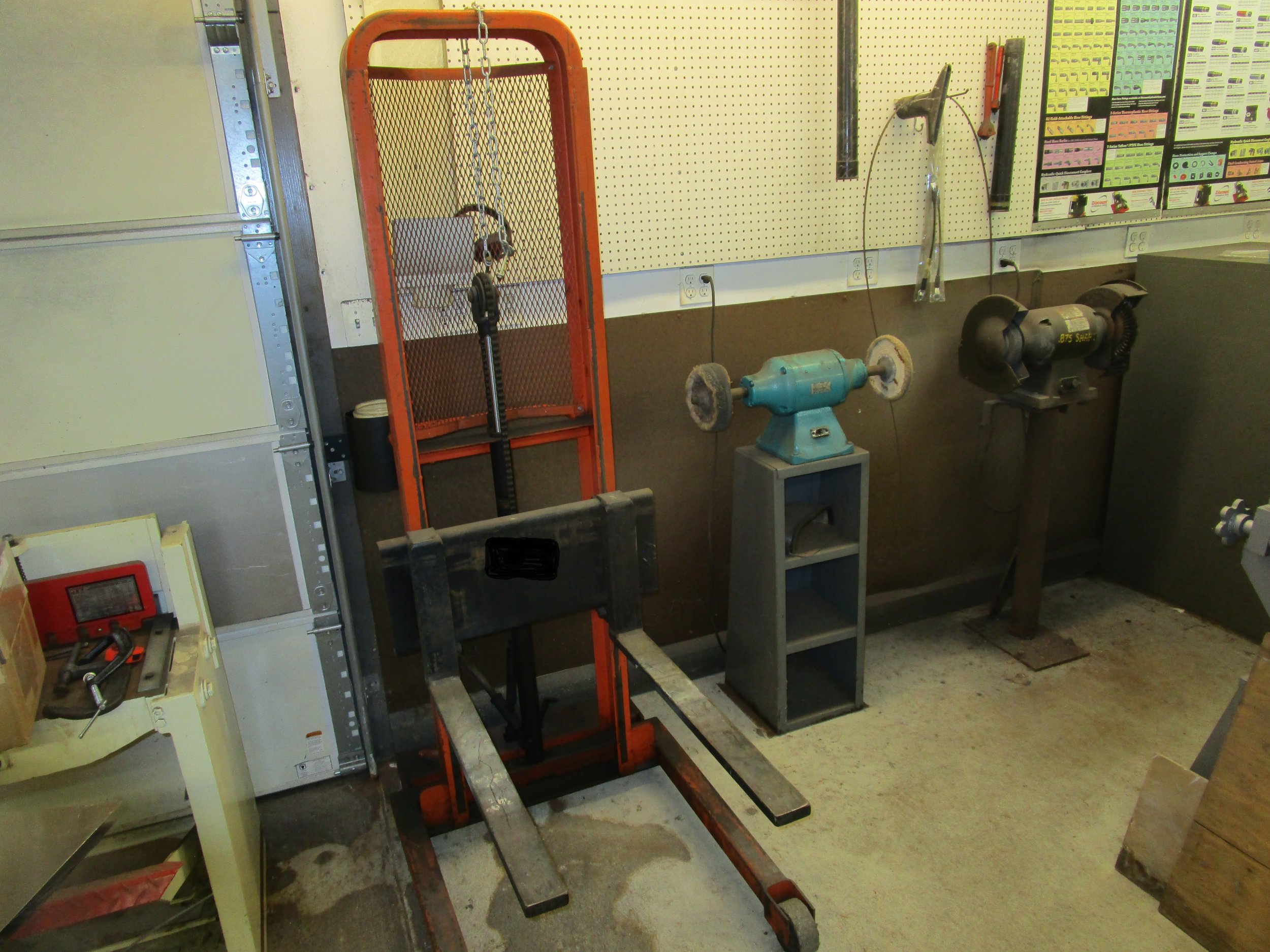 Forklift 1a.jpg
