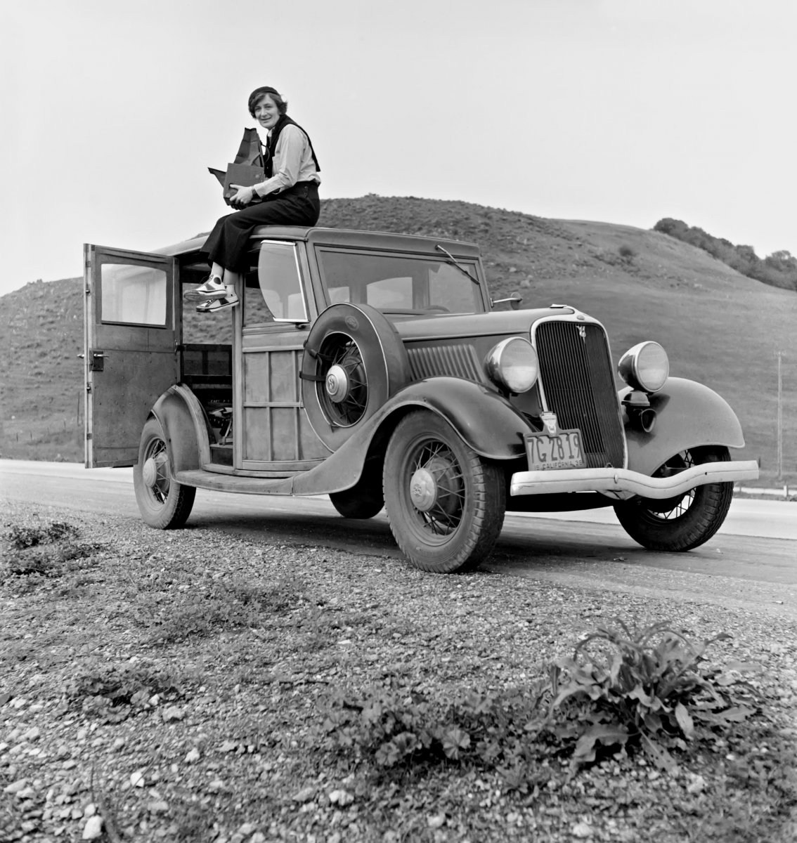 foto_0000000420160819143748_dorothea_lange_atop_automobile_in_california.jpg