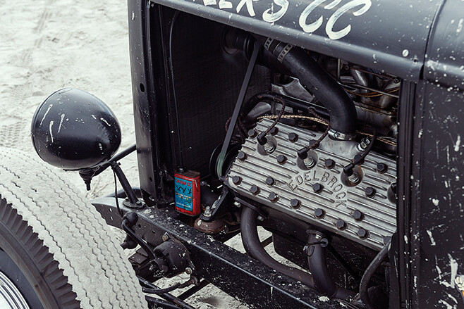four-5-window-coupe-engine-2.jpg