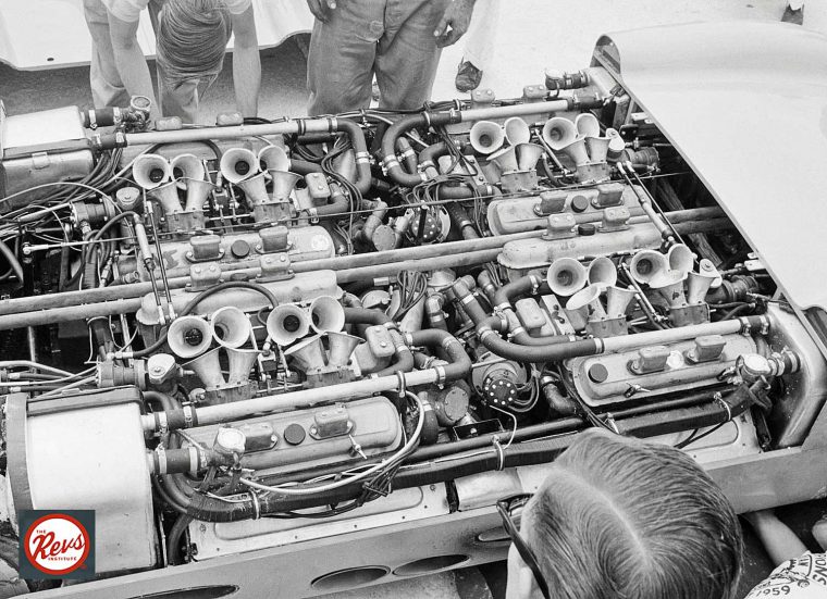 Four-Fuel-Injected-Pontiac-Engines-Challenger-I-Bonneville-1959--760x551.jpg