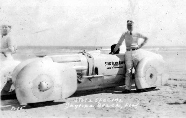 Frank Lockhart posing in front of the Stutz Black Hawk Special in 1928.jpg