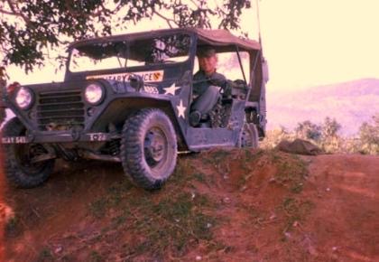 Frank_Darbey_in_the_vicinity_of_An_Khe2-420x290[1].jpeg