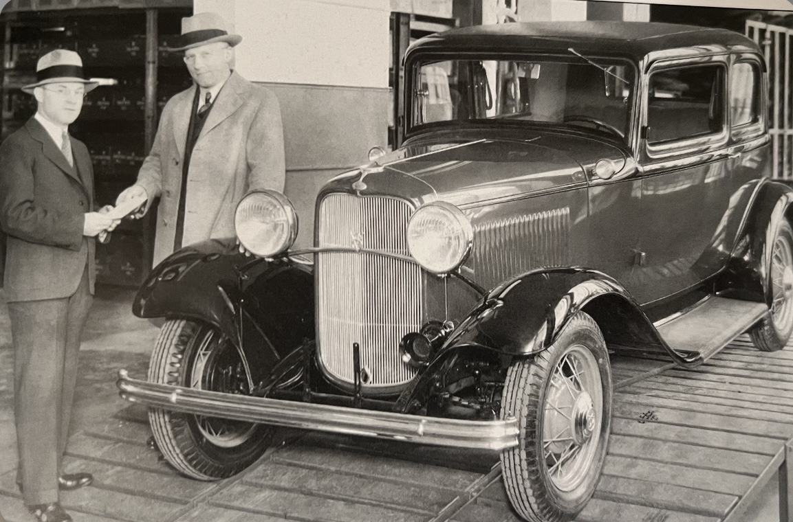 FRED G.MEYER buys FordCrownVic 1932.jpg