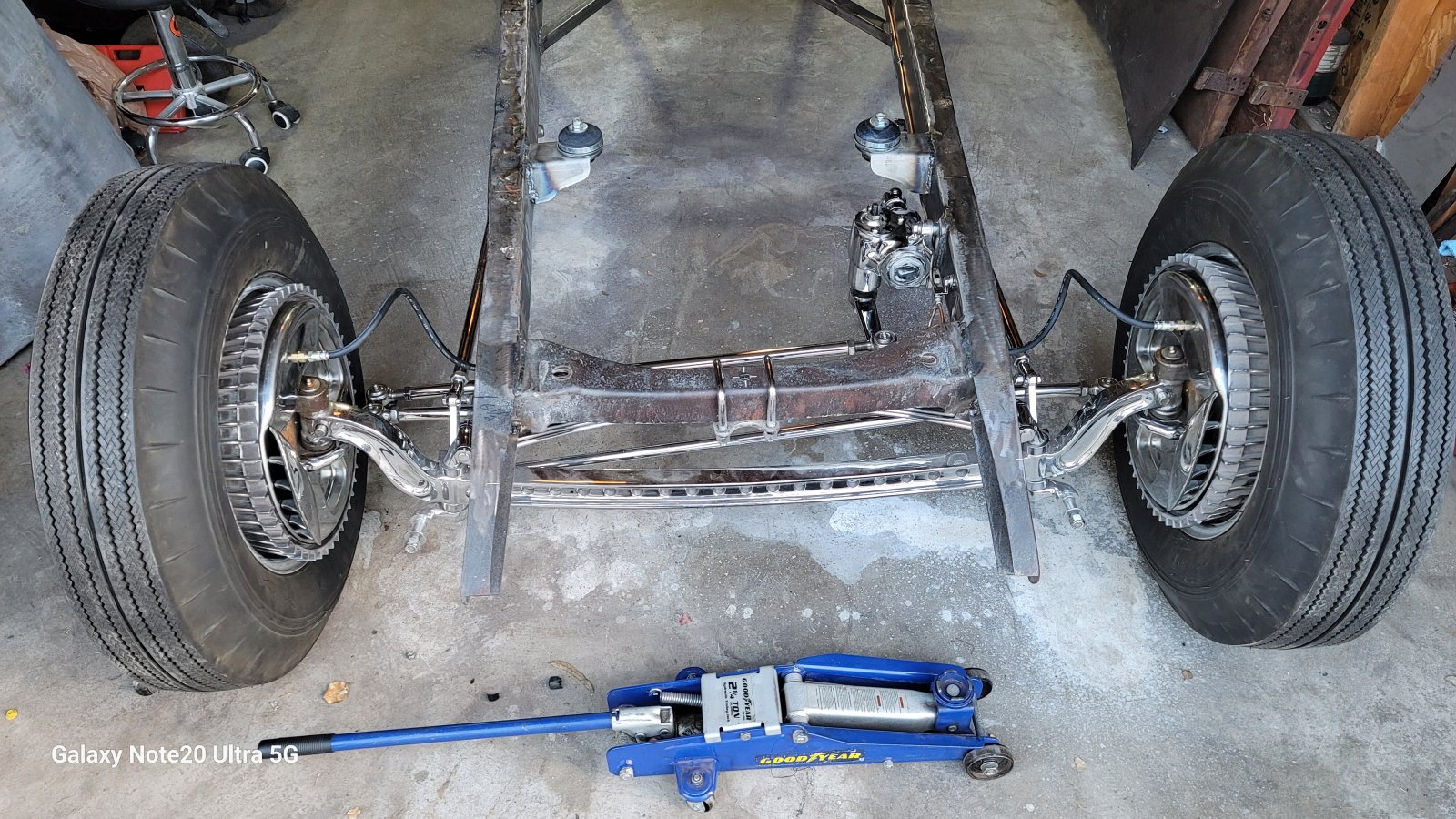 Front end view with complete disc brake system from So-Cal, new brake lines and front hoses.jpg