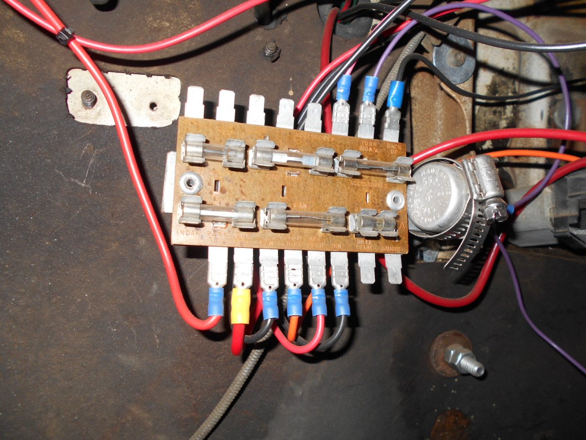 fuse panel 002.jpg