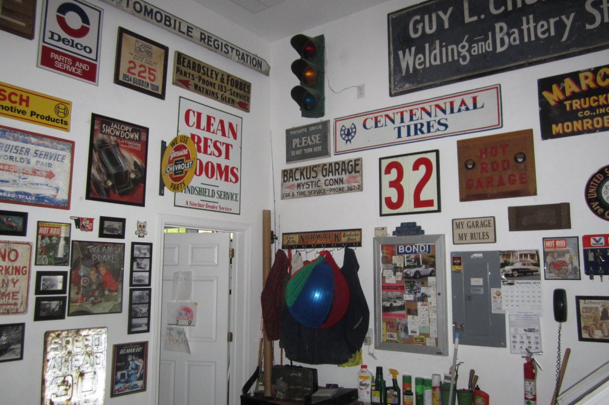 GARAGE SIGNS 017.JPG