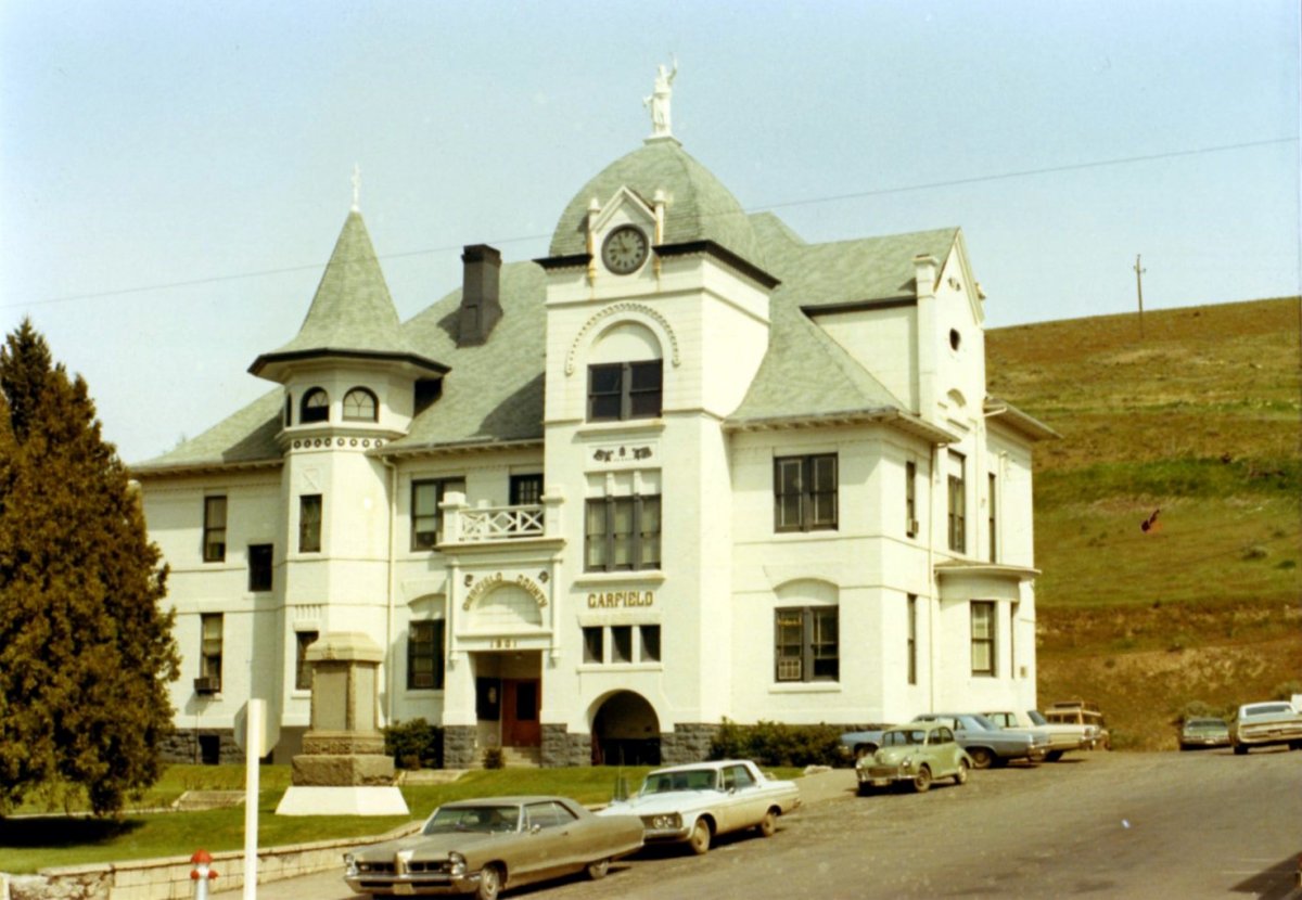 Garfield Cty Court House Pomeroy WA.jpg