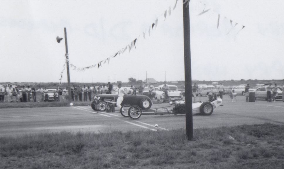 Garland Stewart's '32 Ford roadster goes.JPG