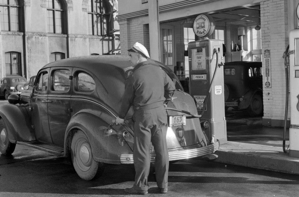 gas station 1937 Desoto.jpg