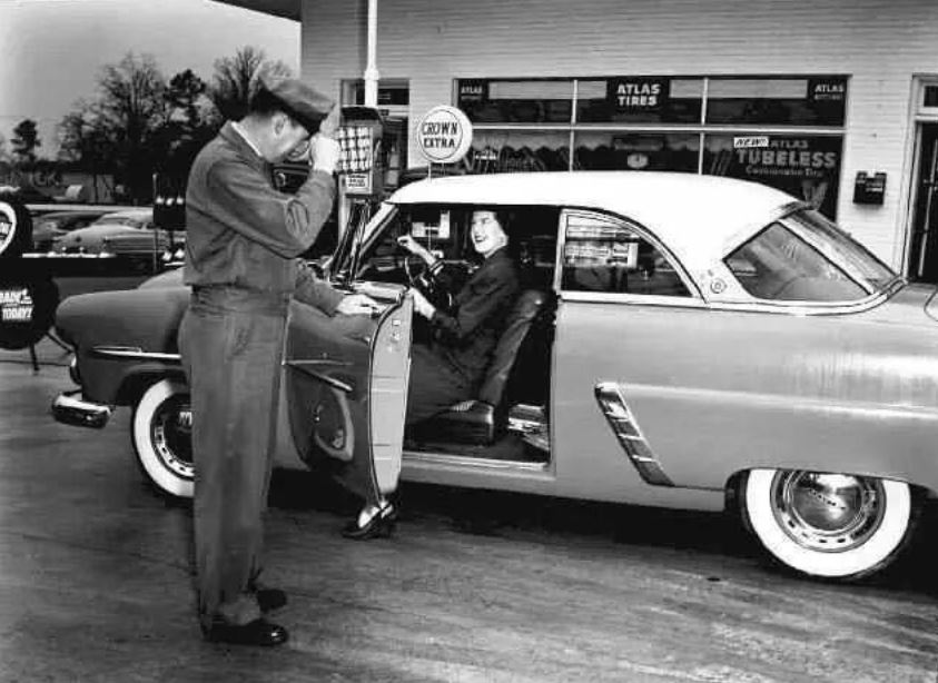 gas station1.JPG