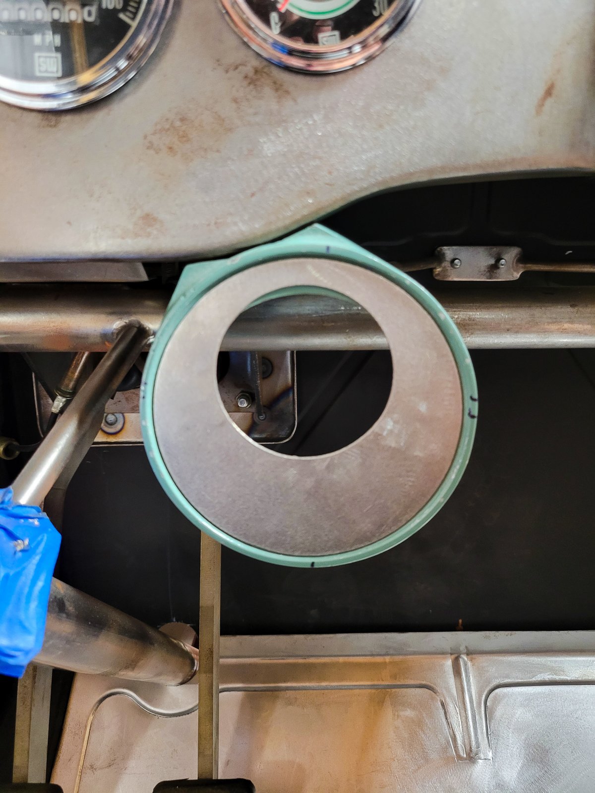 Gauge Mount On Dash.jpg
