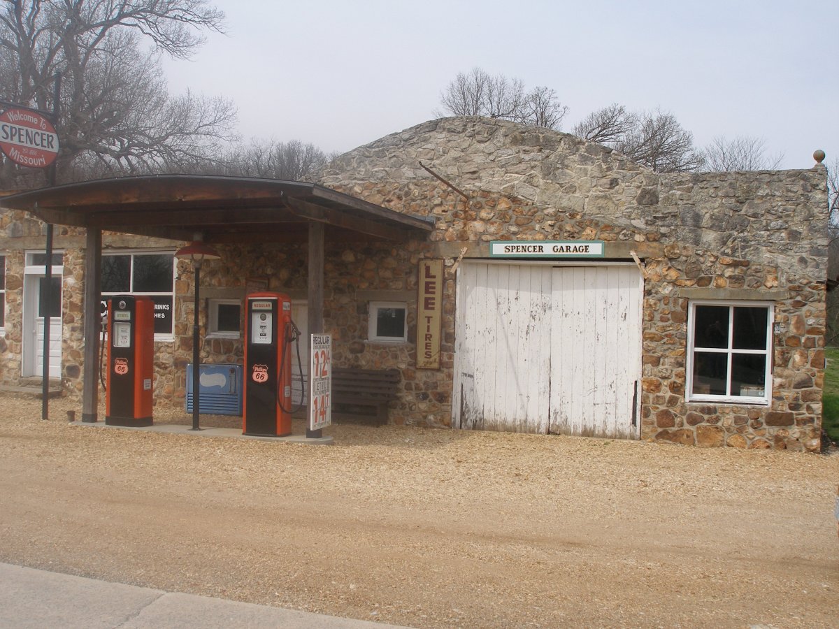 Gavin and Route 66 - Apr 2014 002.JPG