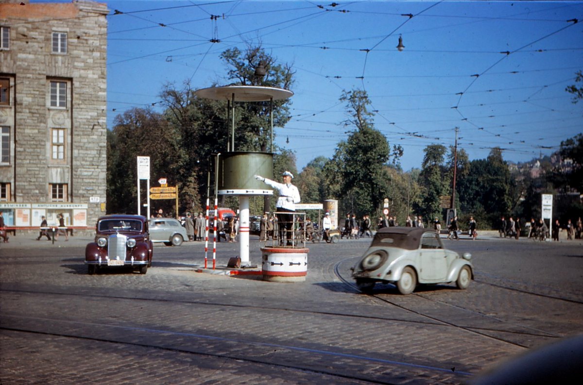 Germany Stuttgart Bahnhof 2.jpg