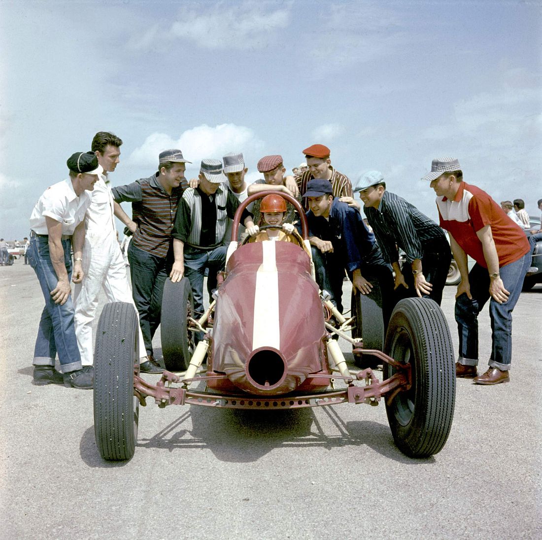 Girl drag racer with crowd of dragsters at Eagle Mt..jpg