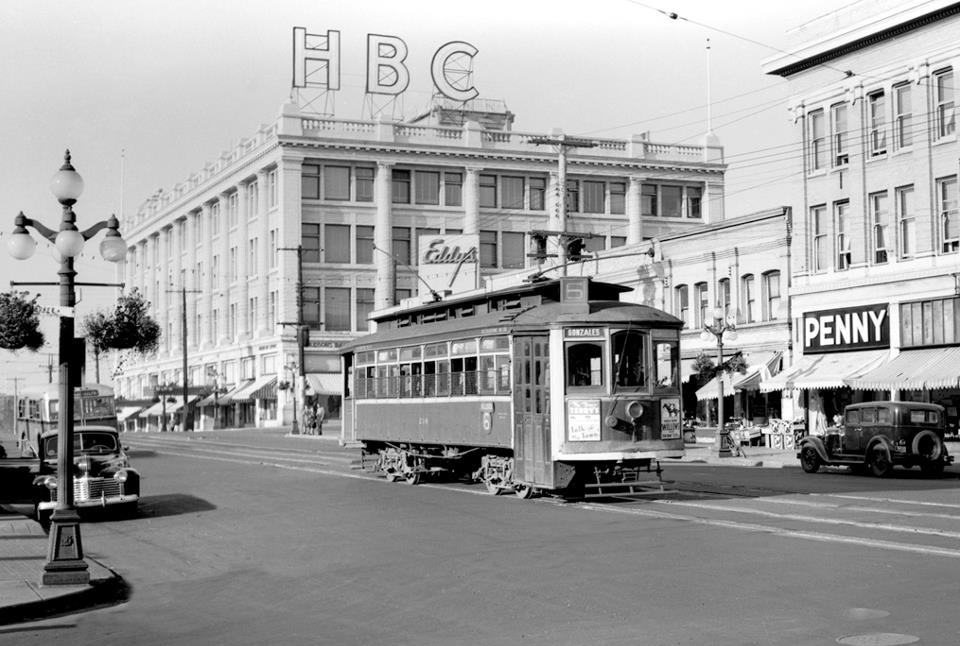 Gonzales Streetcar at Douglas and Fisgard.jpg