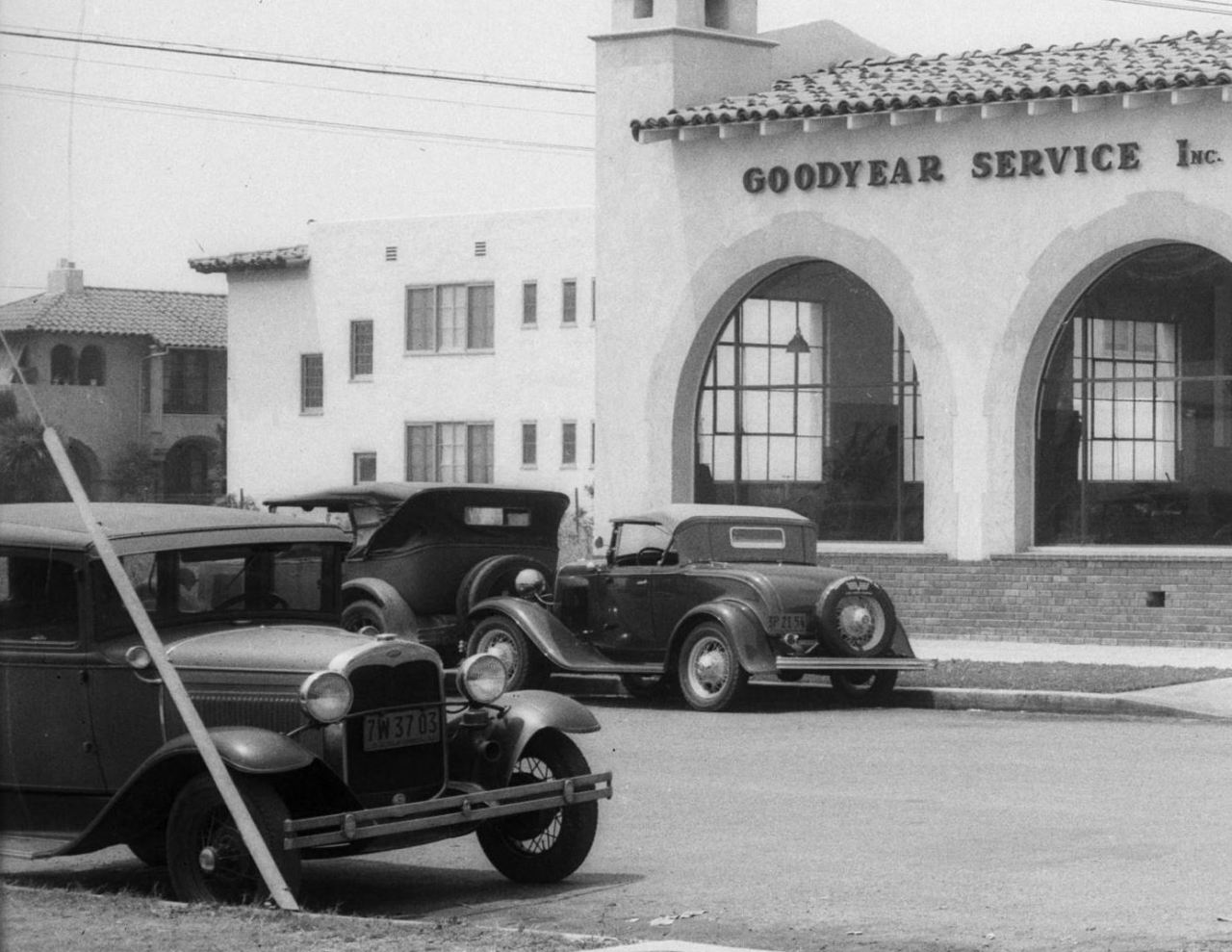 Goodyear service station, Los Angeles, 1932ccc.jpg