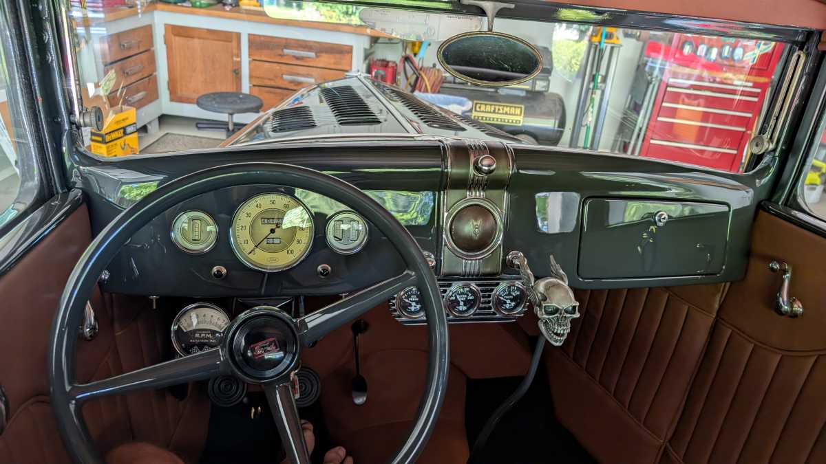 grey coupe dash_1a.jpg