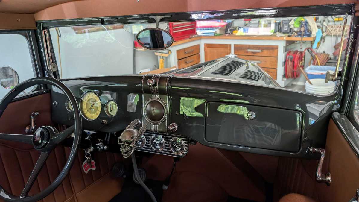 grey coupe dash_2aa.jpg