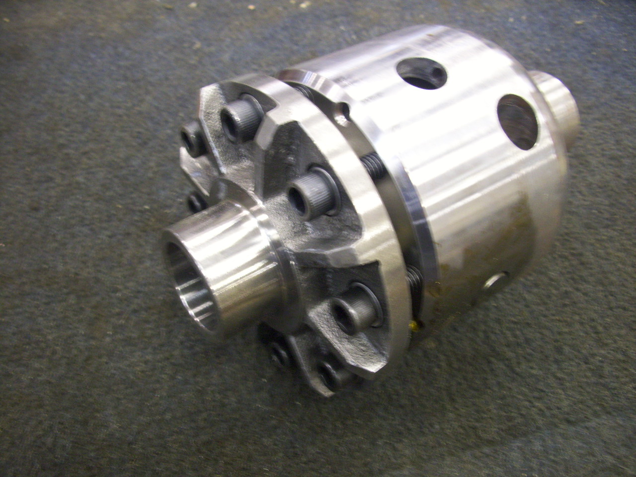 Halibrand V8 2 Spider Differential 1.JPG