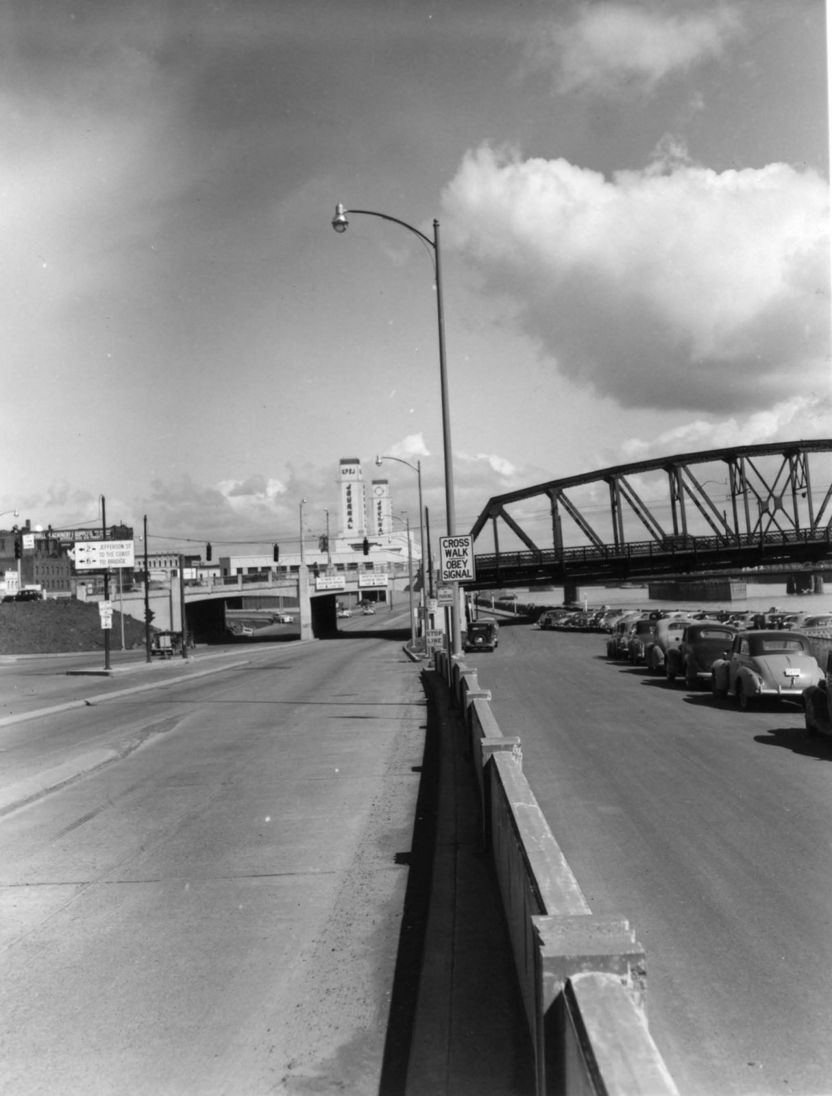 harbor-dr-south-of-hawthorne-bridge-looking-north-1949.jpg