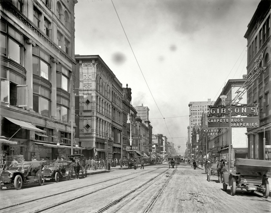 he main street of Memphis , north of Avenue Gayoso, 1910..jpg