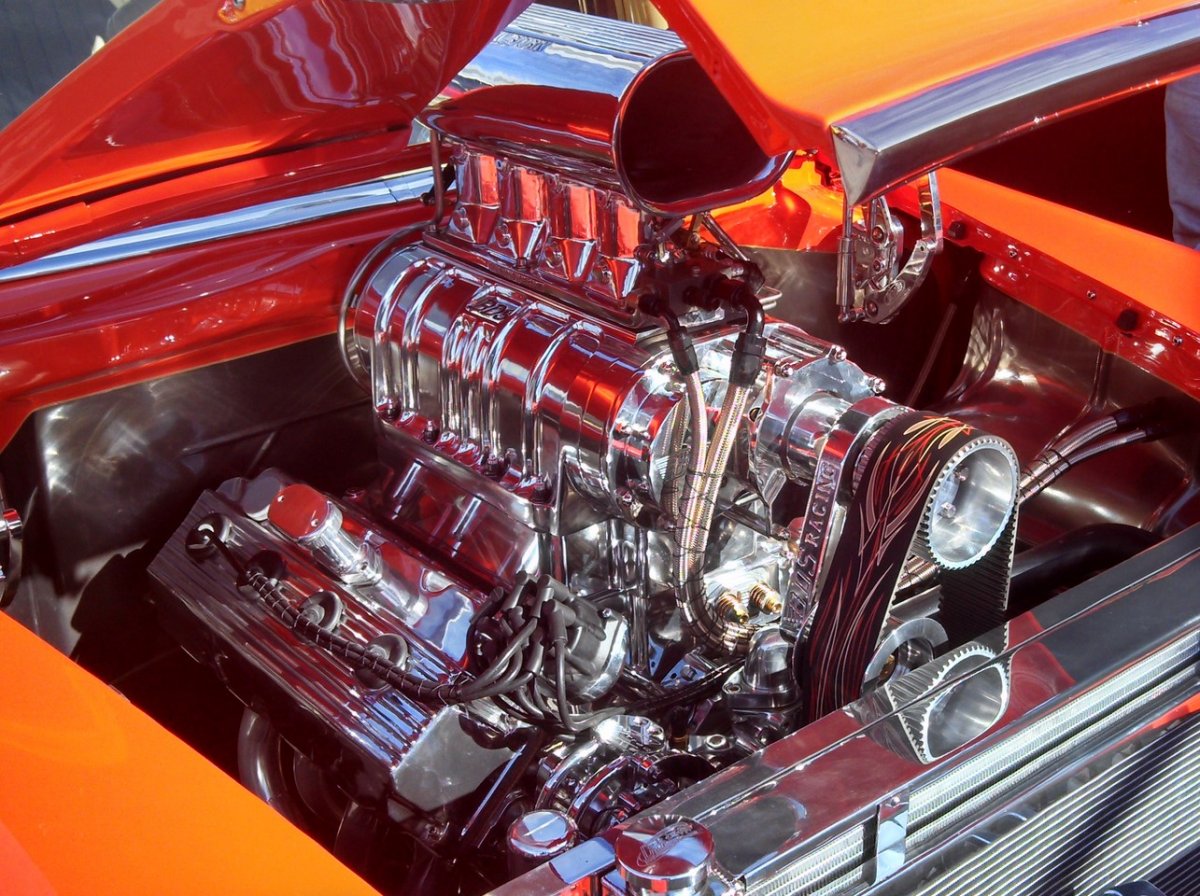 hemi19int.jpg