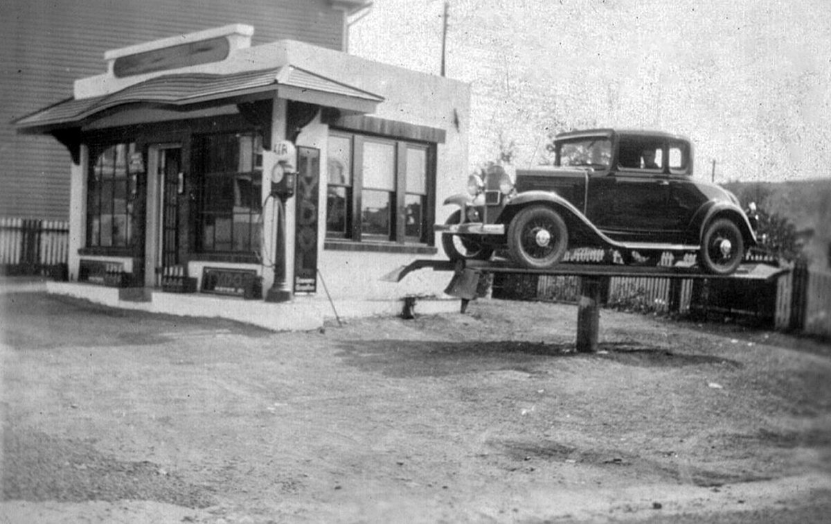 Hess Brother's Gas Station with Lift-E2.jpg