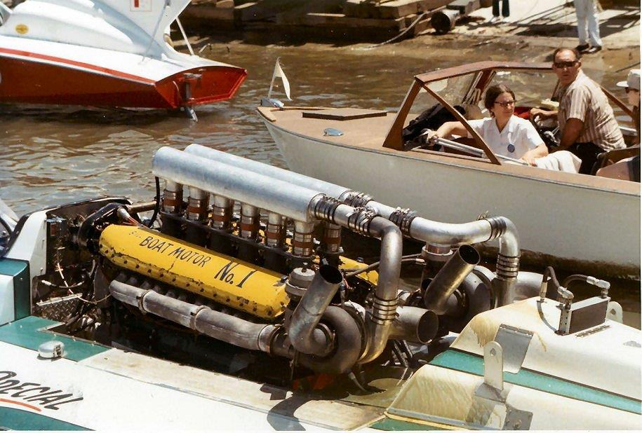hk_boatmotor1_zps52694907.jpg