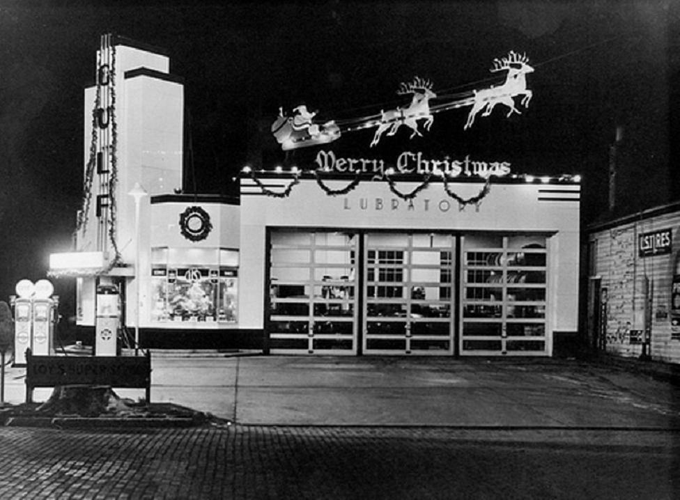 holiday Christmas car gas station 1946 Gulf at Christmas.jpg
