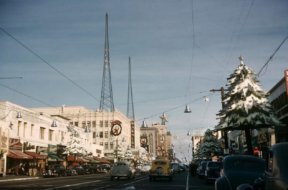 holiday Christmas street scene 1947 LA CA Christmas decorations.jpg