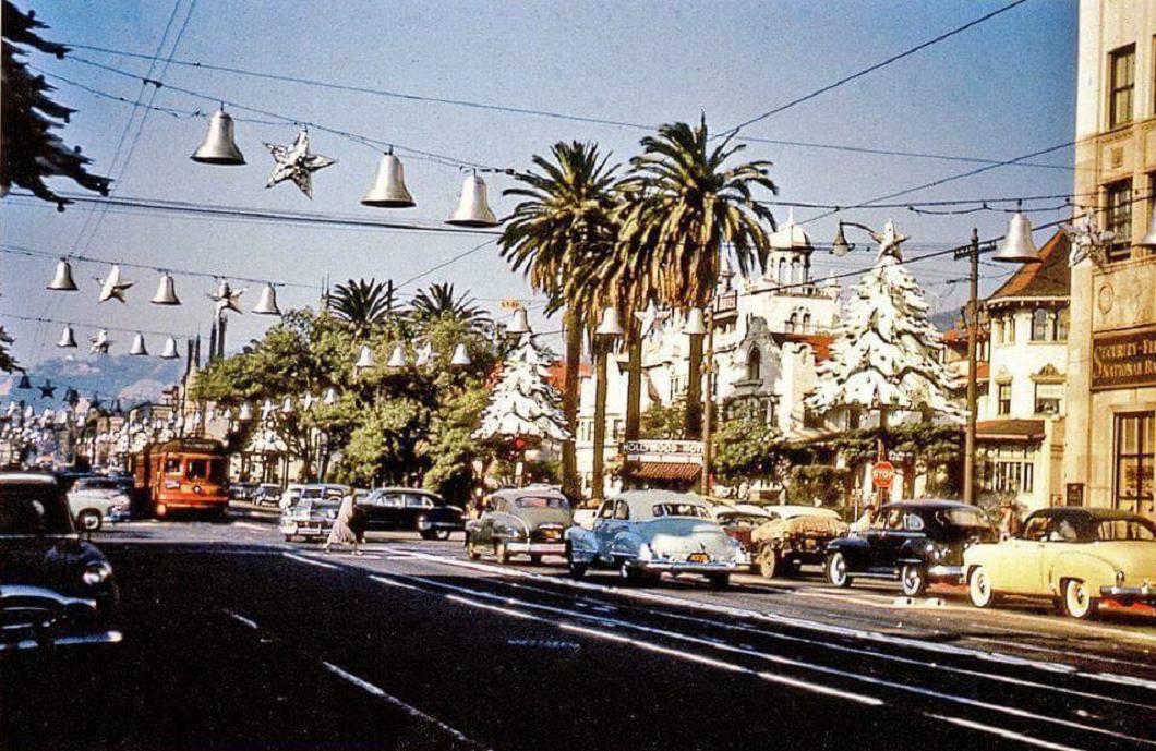 holiday Christmas street scene 1951 LA Hollywood.jpg